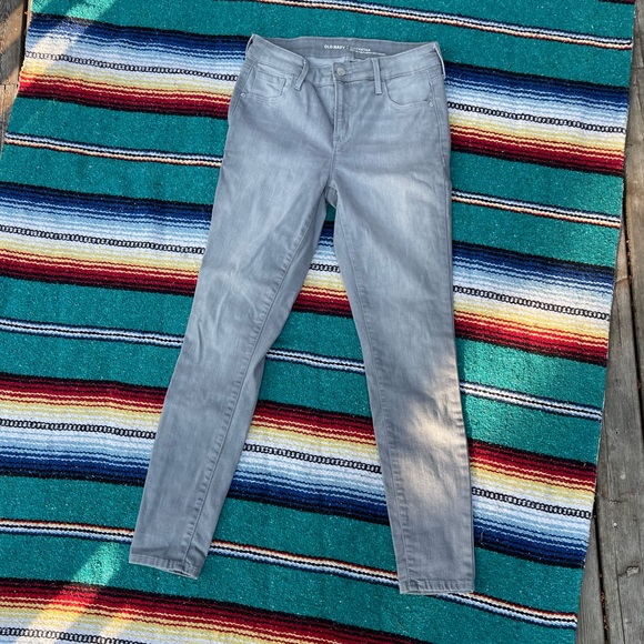 Gray Old Navy Rockstar Jeans - Size 6 - Picture 4 of 5